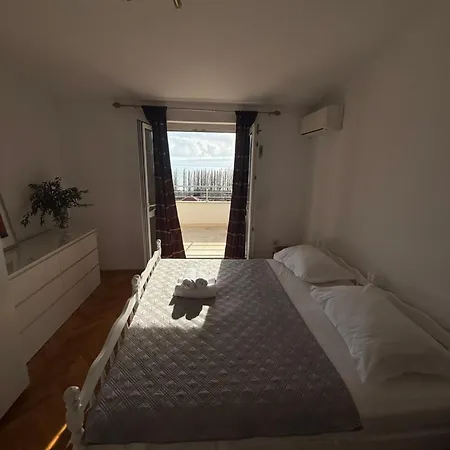 Vrle Apartment *