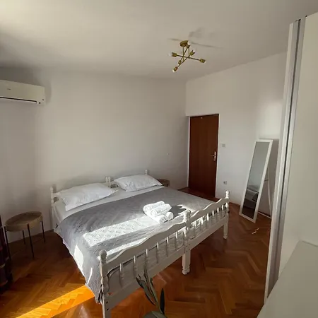 Apartment Vrle *