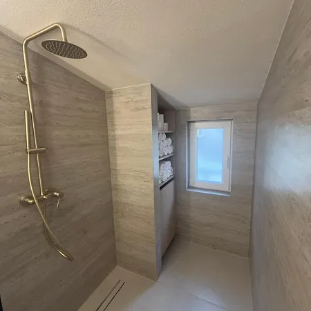 Vrle Appartamento Omiš